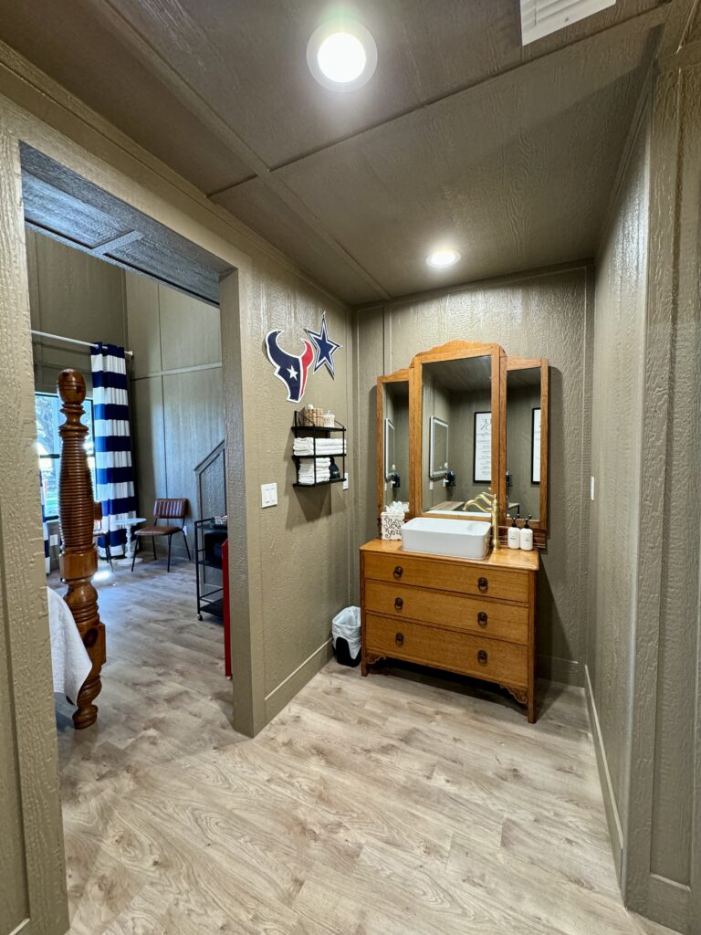Texas wedding venue, onsite lodging, Texas theme house, The Texan, Texans fans, Cowboys fans, Dallas cowboys