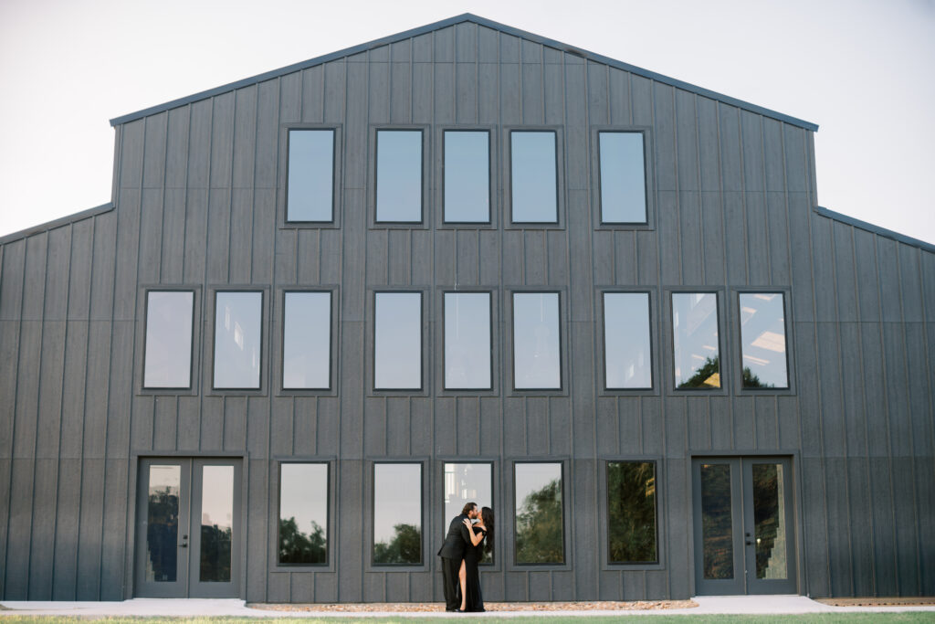 Texas wedding venue, bride and groom, outdoor wedding ceremony, texas hill country wedding venue, floor to ceiling windows, black wedding venue