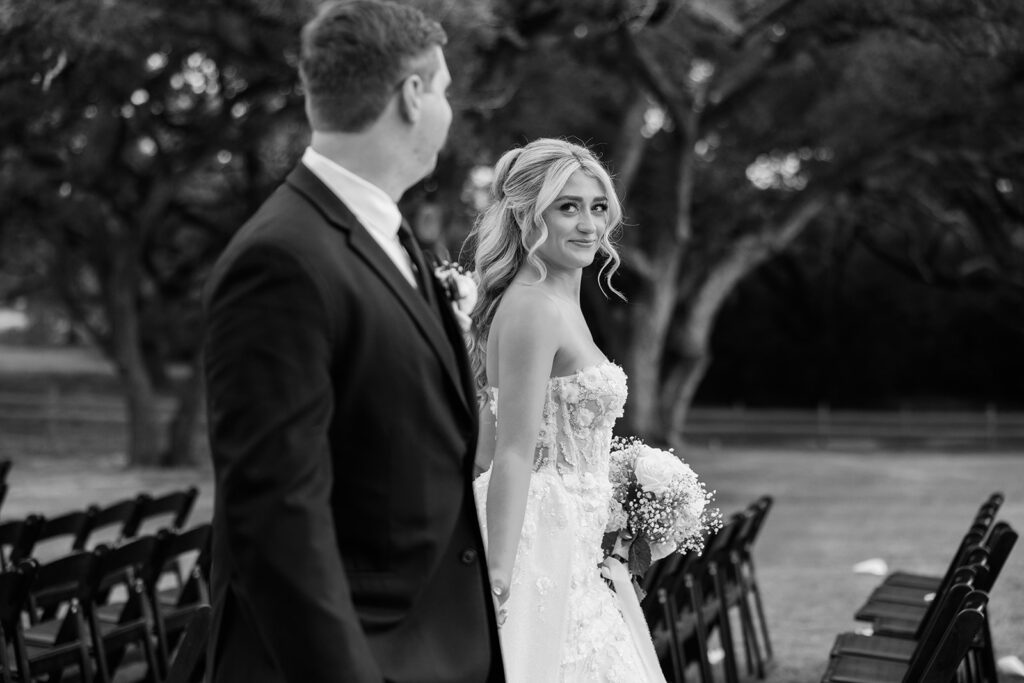 Texas wedding venue, bride and groom, outdoor wedding ceremony, texas hill country wedding venue