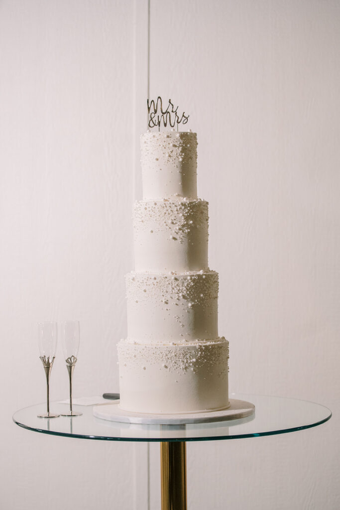 wedding cake, traditional cake, texas wedding venue, texas bride